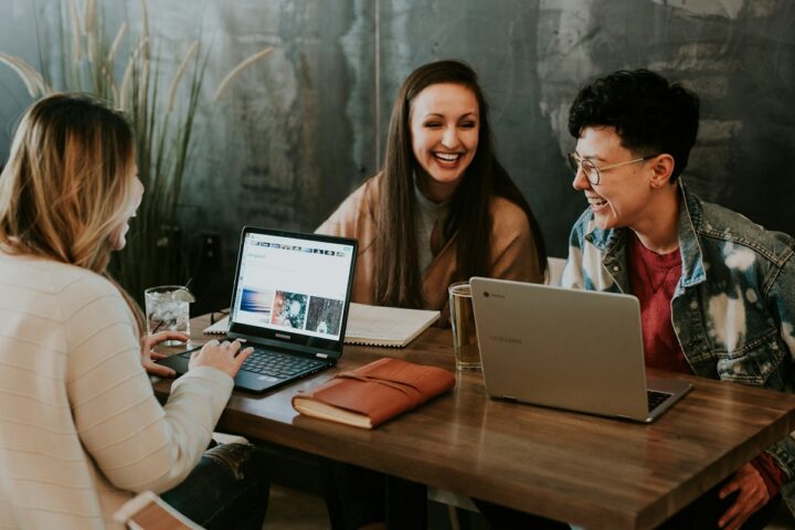 Best startup accelerators in the US 2026 — Y Combinator Techstars a16z Speedrun 500 Global MassChallenge Antler ranked by acceptance rate funding and alumni outcomes